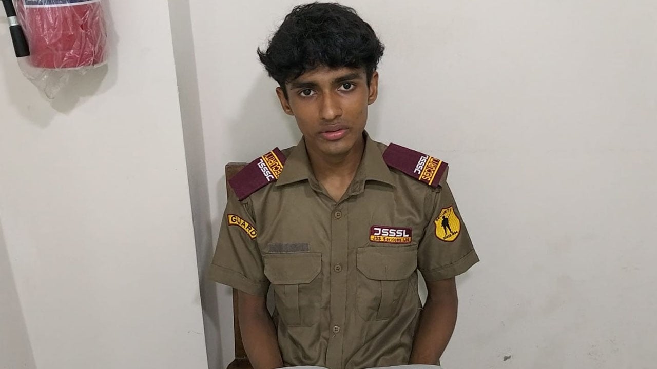 বাবাকে দাফন করে এটিএম বুথে, ইকনের পাশে শিক্ষামন্ত্রী