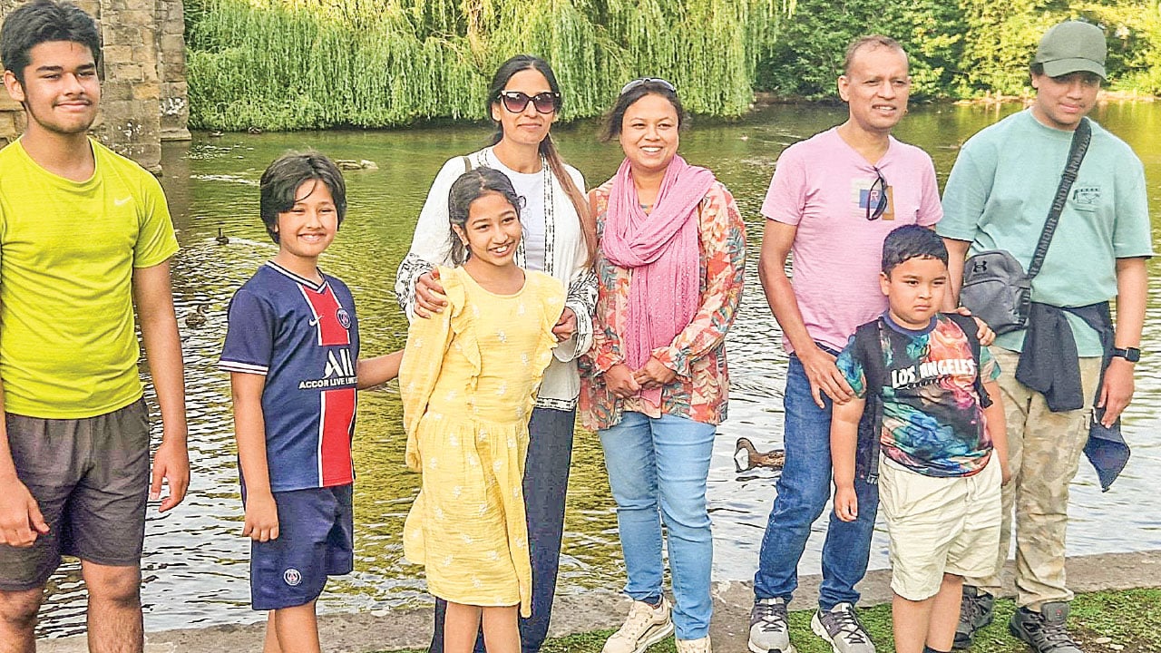 প্রাকৃতিক-সৌন্দর্য-ও-ঐতিহ্যে-গড়া-পিক-ডিস্ট্রিক্ট-2