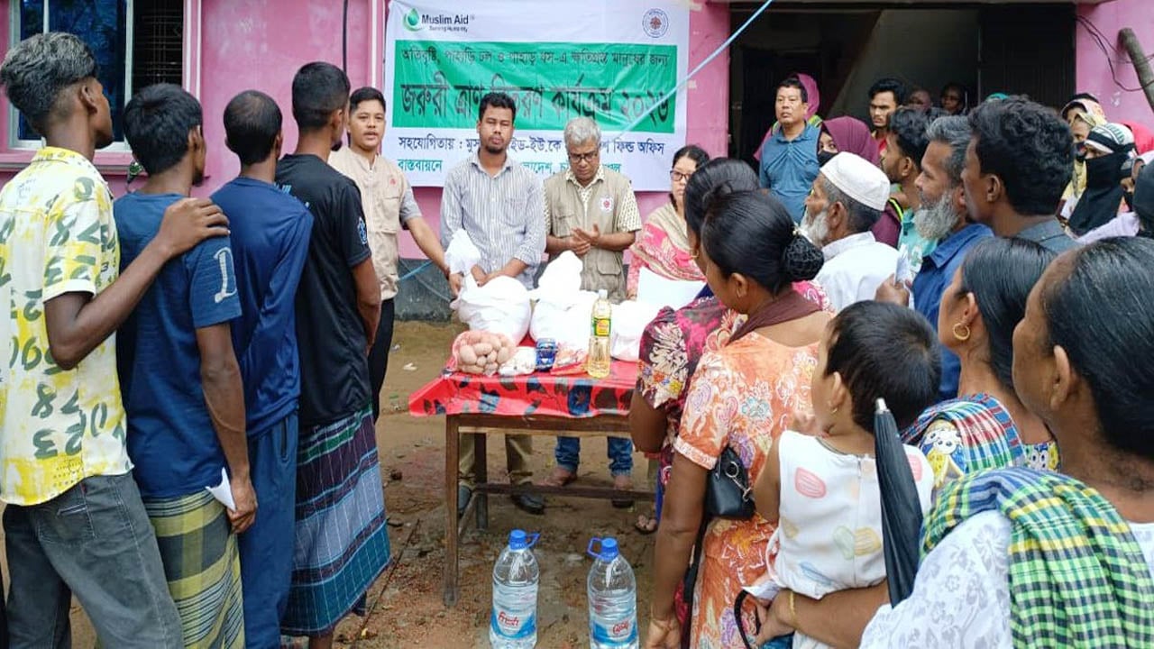 টানা বর্ষণে ক্ষতিগ্রস্ত ৪০০ পরিবারের পাশে মুসলিম এইড
