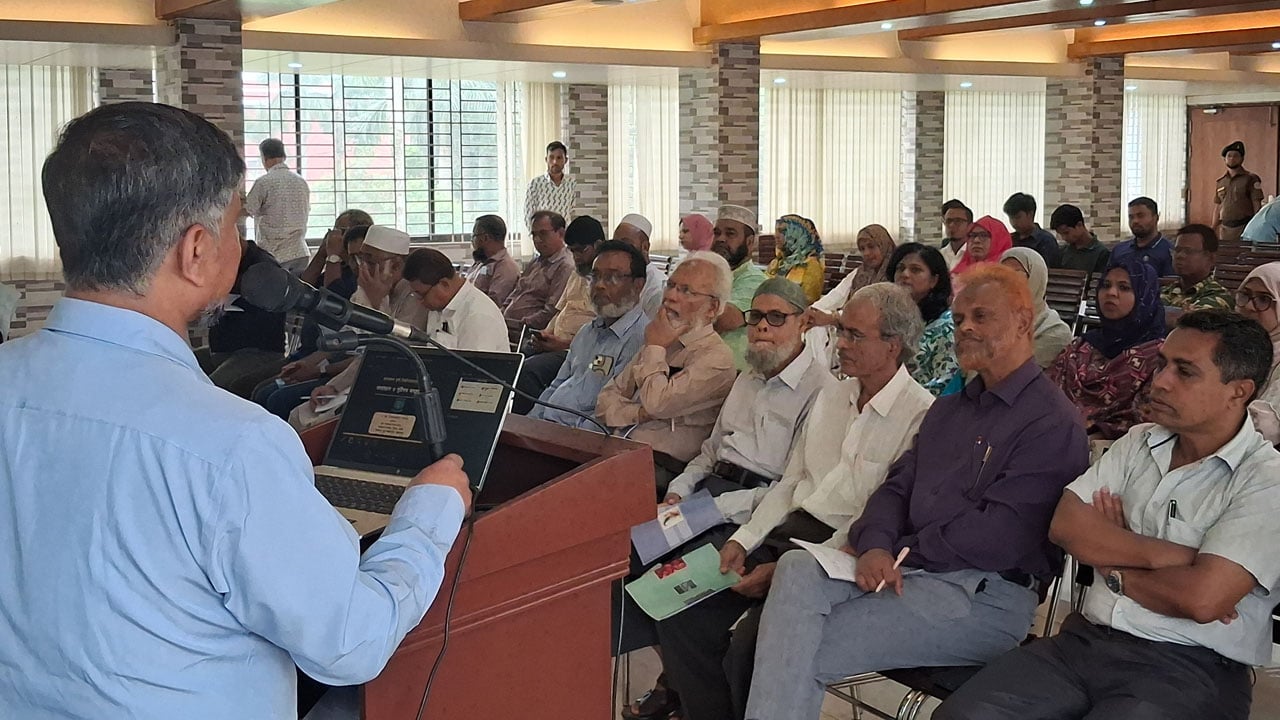 বাকৃবির ২০ শতাংশ শিক্ষার্থী সপ্তাহে একদিনও ফল খায় না: জরিপ