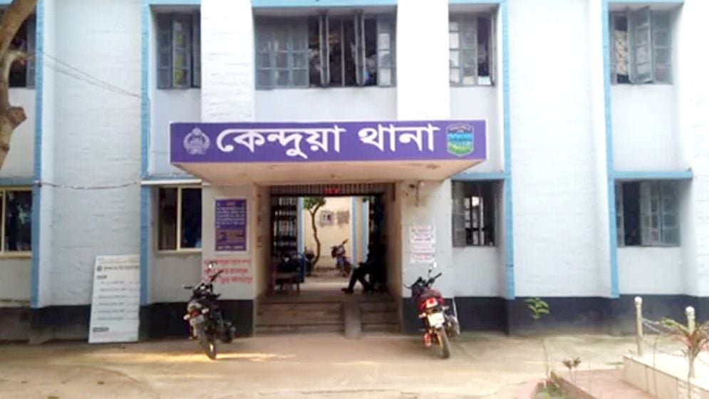 বিকাশ ব্যবসায়ীকে কুপিয়ে ৫ মোবাইলসহ ২ লাখ টাকা ছিনতাই