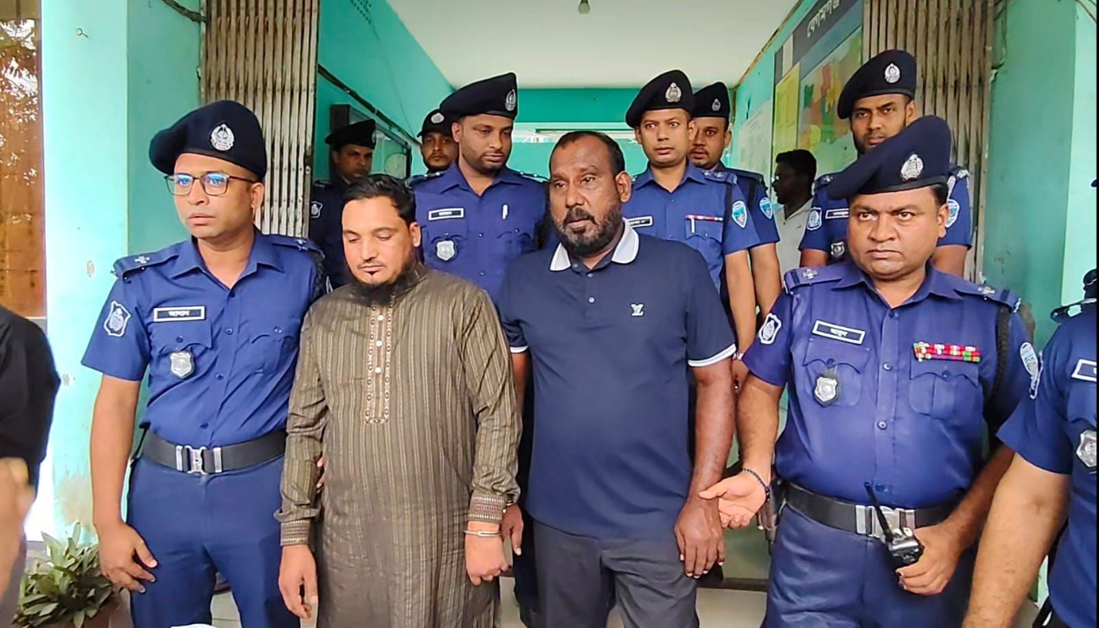নোয়াখালীতে আড়াই কোটি টাকার ইয়াবাসহ দুই মাদক কারবারি আটক