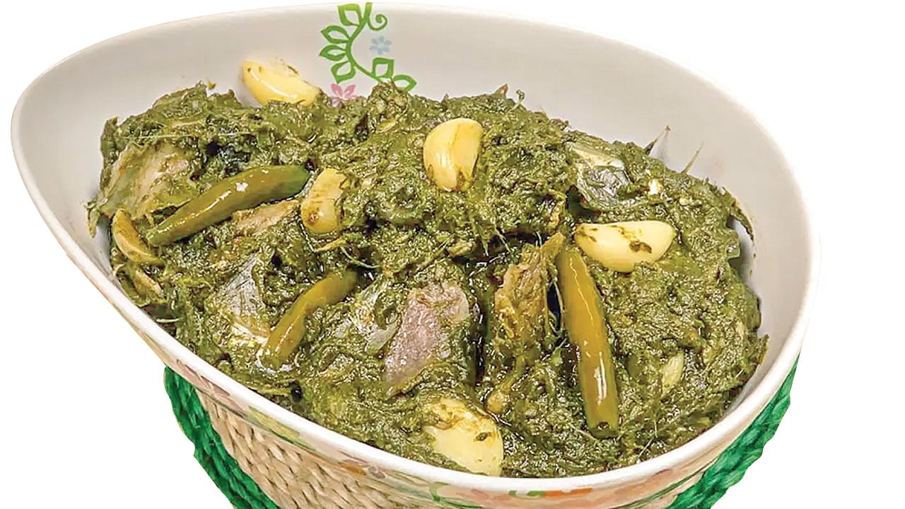 ইলিশ-মাছ-দিয়ে-কচুশাক