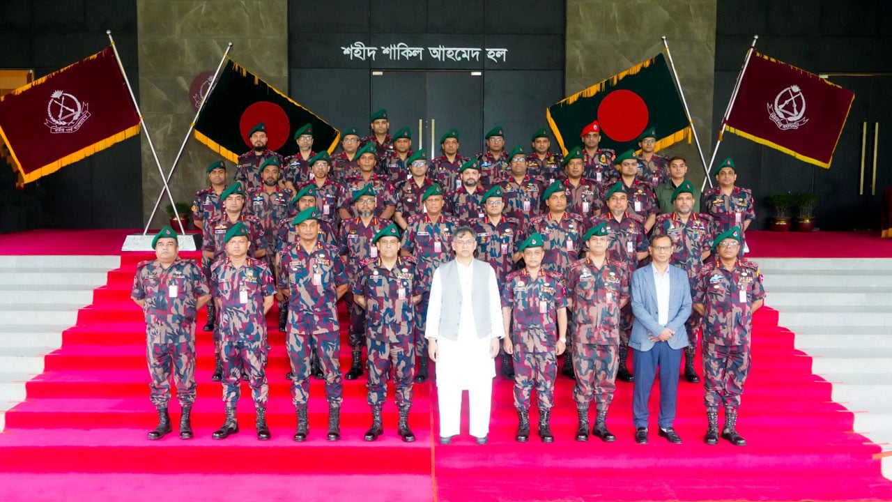 বিজিবিকে আরো পেশাদার ও সতর্ক থাকার নির্দেশ স্বরাষ্ট্রমন্ত্রীর