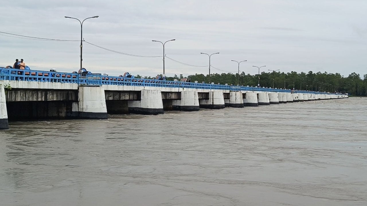 বিপৎসীমার কাছাকাছি তিস্তার পানি, ৫ জেলায় বন্যার শঙ্কা