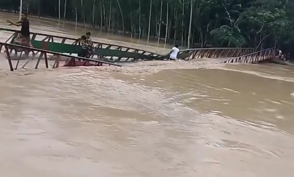 নালিতাবাড়ীতে পাহাড়ি ঢলে ভেসে গেছে স্টিল সেতু