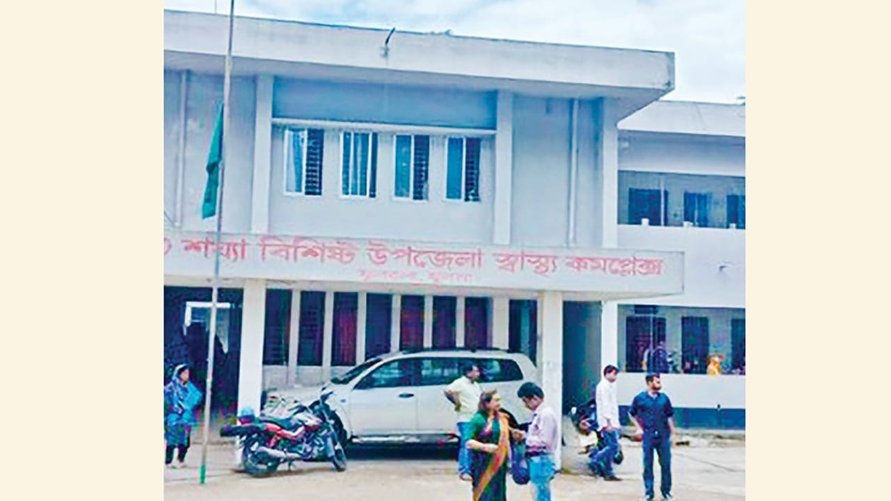 নানা সমস্যায় জর্জরিত হয়ে ভেঙে পড়েছে চিকিৎসাব্যবস্থা