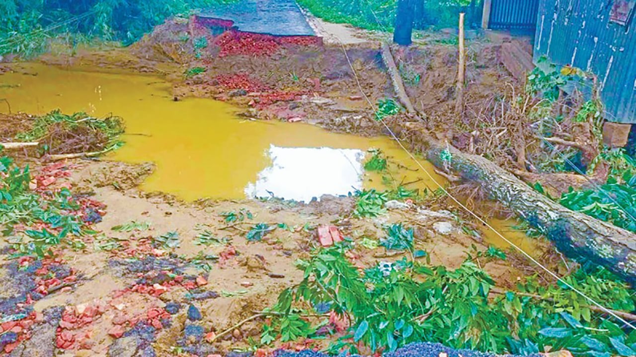 বাঁশখালীতে ভয়াবহ বন্যায় ২০০ কোটি টাকার ক্ষতি