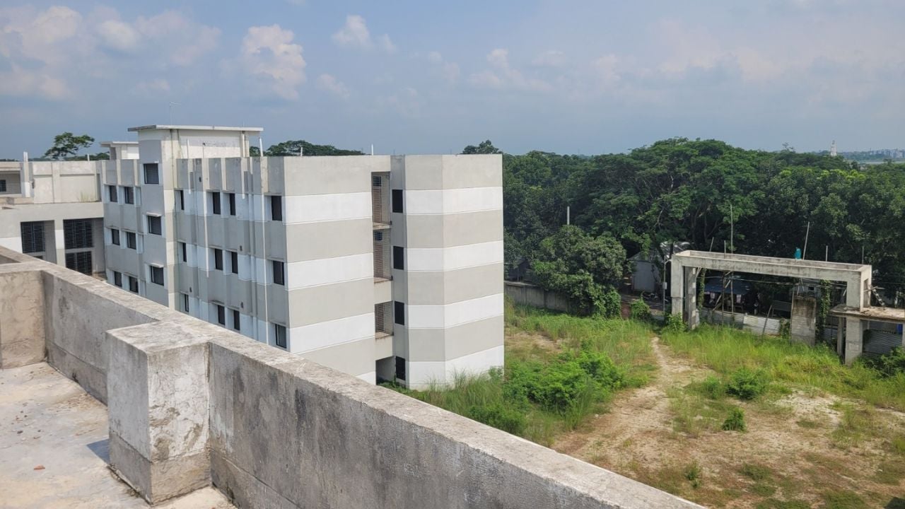 ৩২ কোটি টাকার নার্সিং কলেজ থমকে আছে নির্মাণে