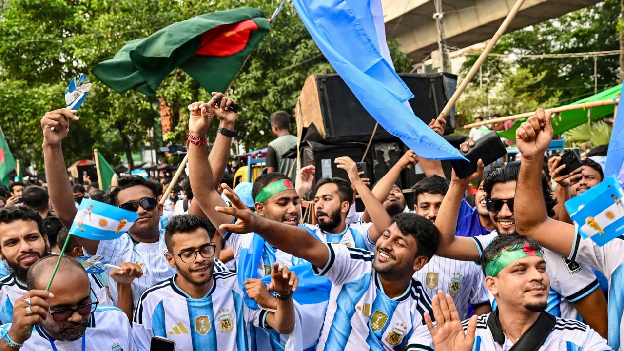 ১০ হাজার মাইলের দূরত্বেও বিশ্বকাপ উন্মাদনায় আর্জেন্টিনাকে ছাড়িয়ে বাংলাদেশ