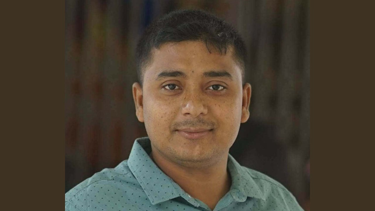 স্ত্রী-সন্তানকে বাঁচাতে গিয়ে বিদ্যুৎস্পৃষ্টে যুবকের মৃত্যু