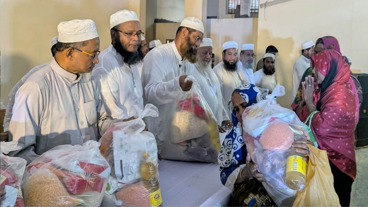 এই দুর্যোগের সময়ে আপনারা একা নন, আমরা পাশে আছি


