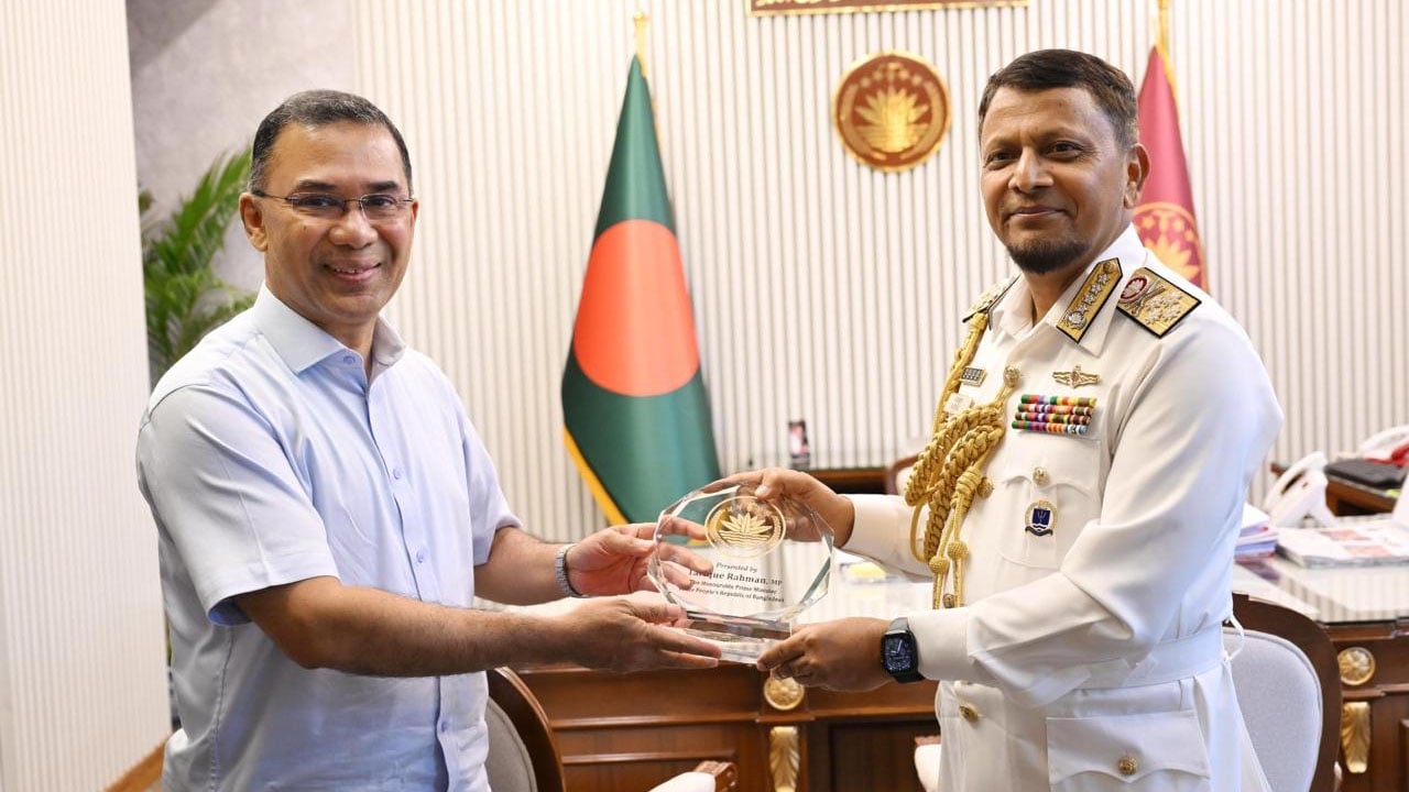 প্রধানমন্ত্রীর সঙ্গে বিদায়ী নৌবাহিনী প্রধানের সাক্ষাৎ