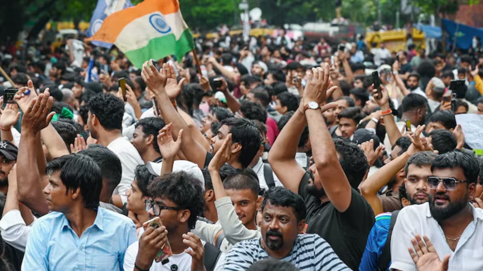 ভারতে ‘ককরোচ পার্টি’র আন্দোলনে আহত তরুণী আইসিইউতে