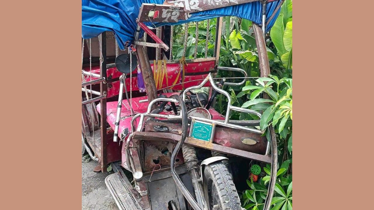 খানসামায় অটোরিকশা-গরুবাহী টেম্পোর সংঘর্ষে নিহত ১, আহত ৩