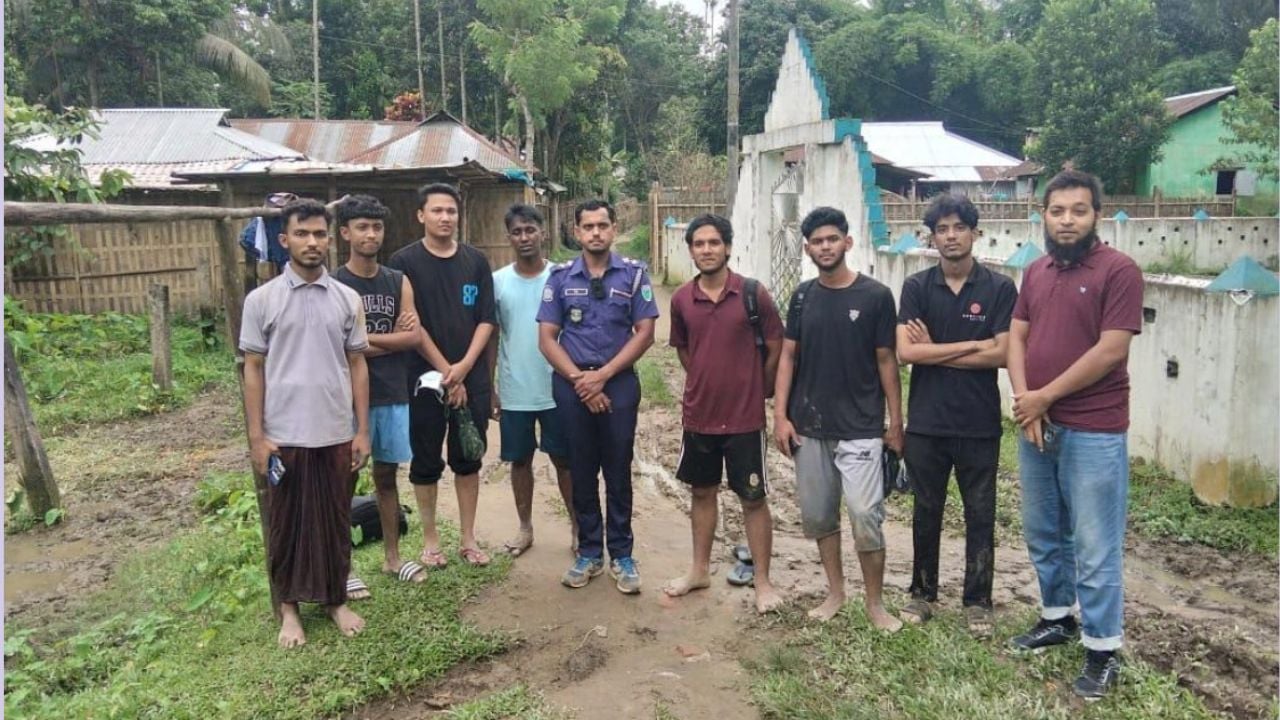 কমলগঞ্জে হামহাম জলপ্রপাতে আটকে পড়া ১০ পর্যটক উদ্ধার
