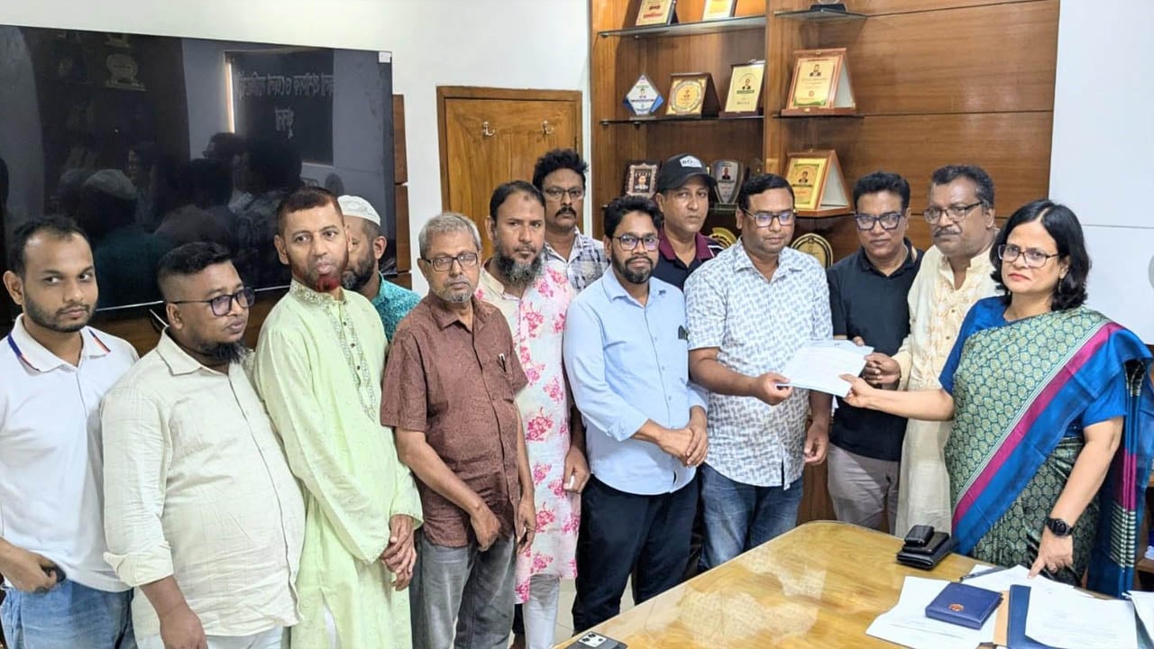খুলনায় চার সাংবাদিককে লক্ষ্য করে গুলি, পুলিশ বাদী হয়ে মামলা