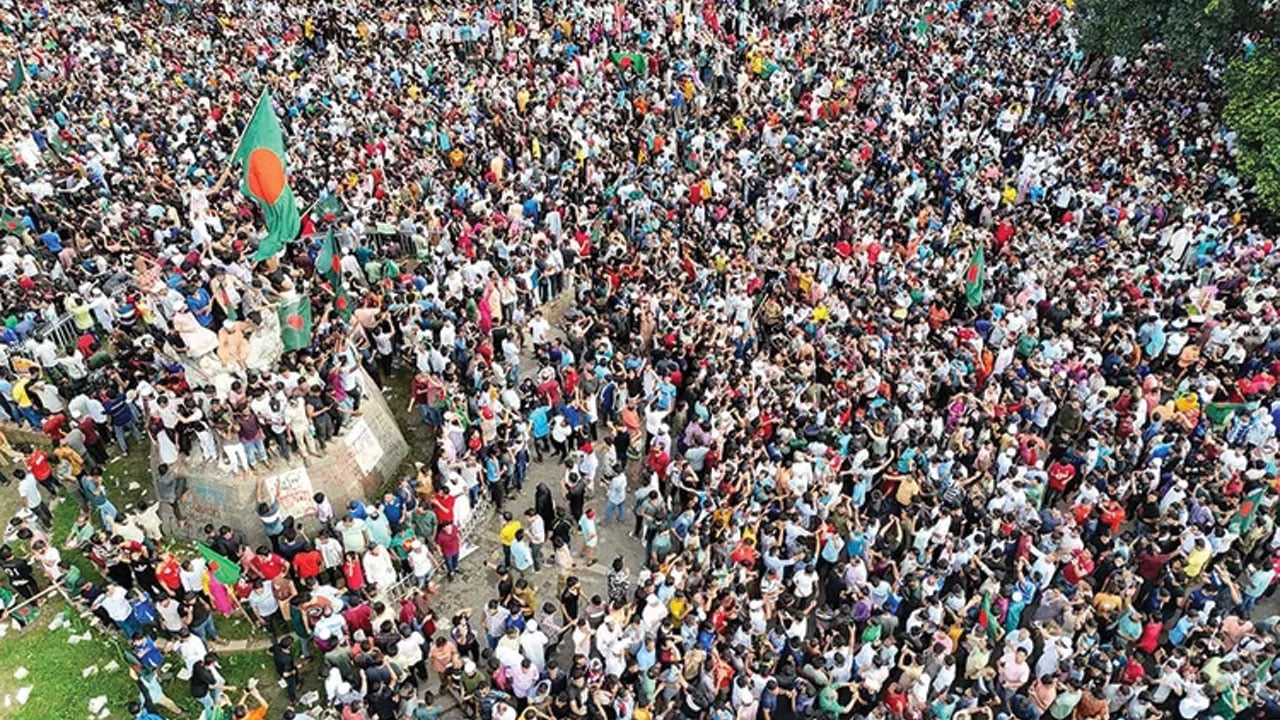 ইতিহাসের ভুল ঘোড়ায় সওয়ার কারা