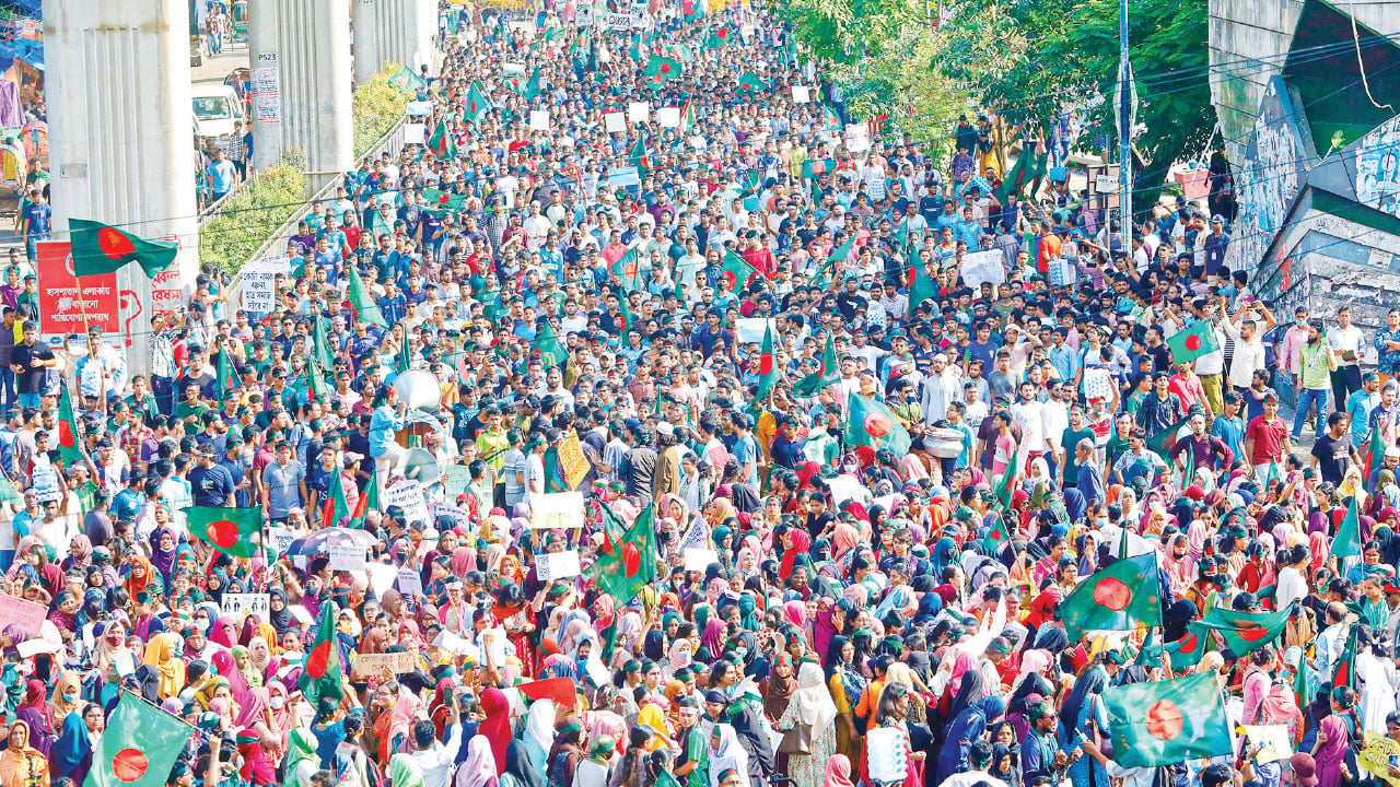 জুলাইকে কারা কেন ব্যর্থ দেখাতে চায়