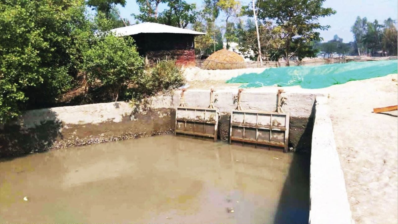 বাঁশখালীর ভয়াবহ জলাবদ্ধতা মনুষ্যসৃষ্ট