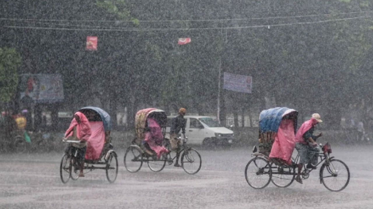 শ্রাবণের ডানা মেলেছে সাত বিভাগে, জলাবদ্ধতার শঙ্কায় রাজধানীবাসী