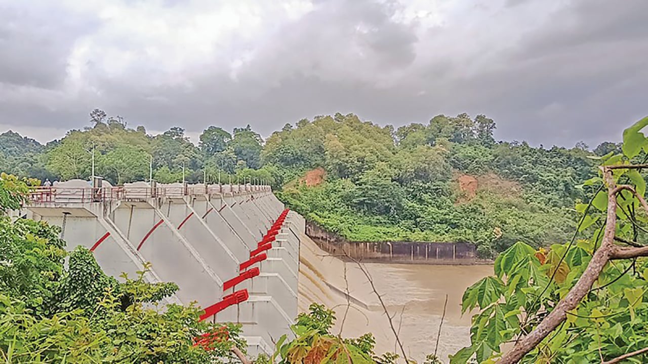 কাপ্তাই বাঁধে জলকপাট খুলে নিষ্কাশন হচ্ছে ৯ হাজার কিউসেক পানি 