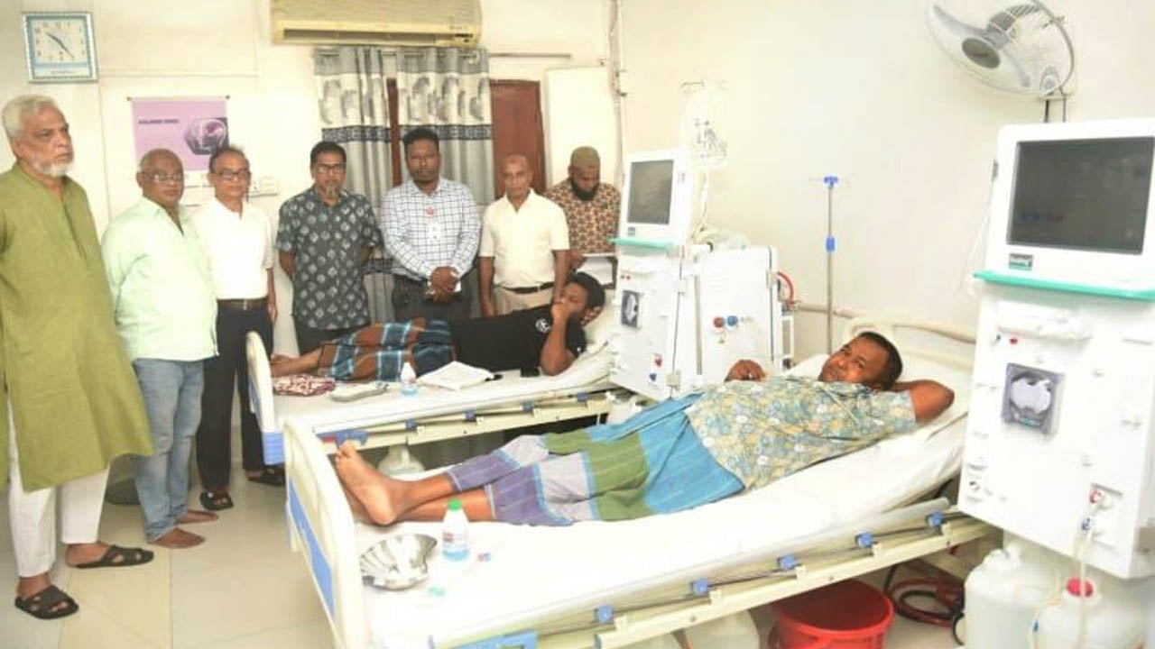 দিনাজপুর জিয়া হার্ট ফাউন্ডেশনে অত্যাধুনিক ডায়ালাইসিস মেশিনের উদ্বোধন

