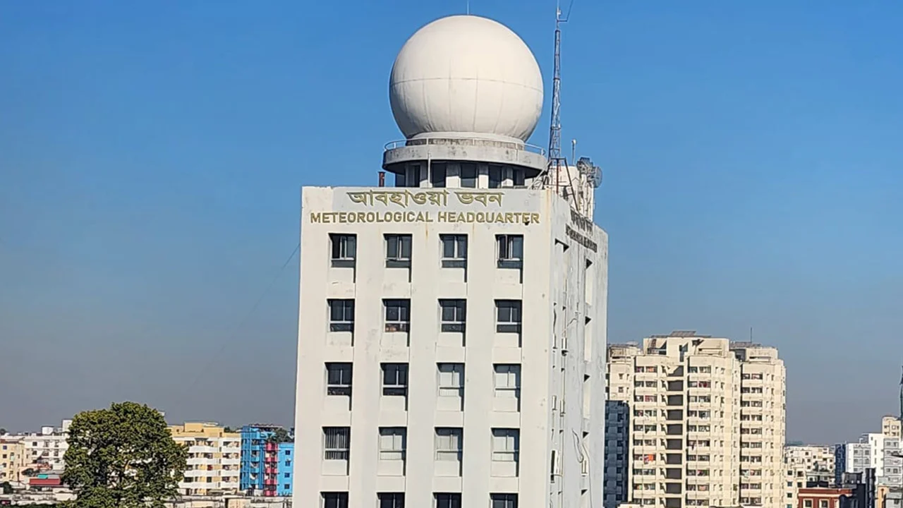 পূর্বাভাসের সঙ্গে আবহাওয়ার মিল নেই, সতর্কবার্তা নিয়ে প্রশ্ন
