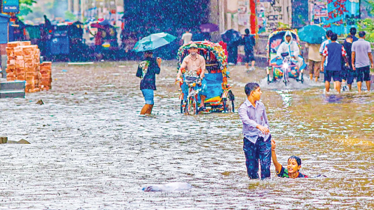 কেন ঢাকার এই বিপর্যয়