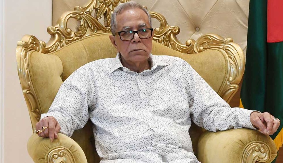 দেশে ফিরেছেন সাবেক রাষ্ট্রপতি আব্দুল হামিদ