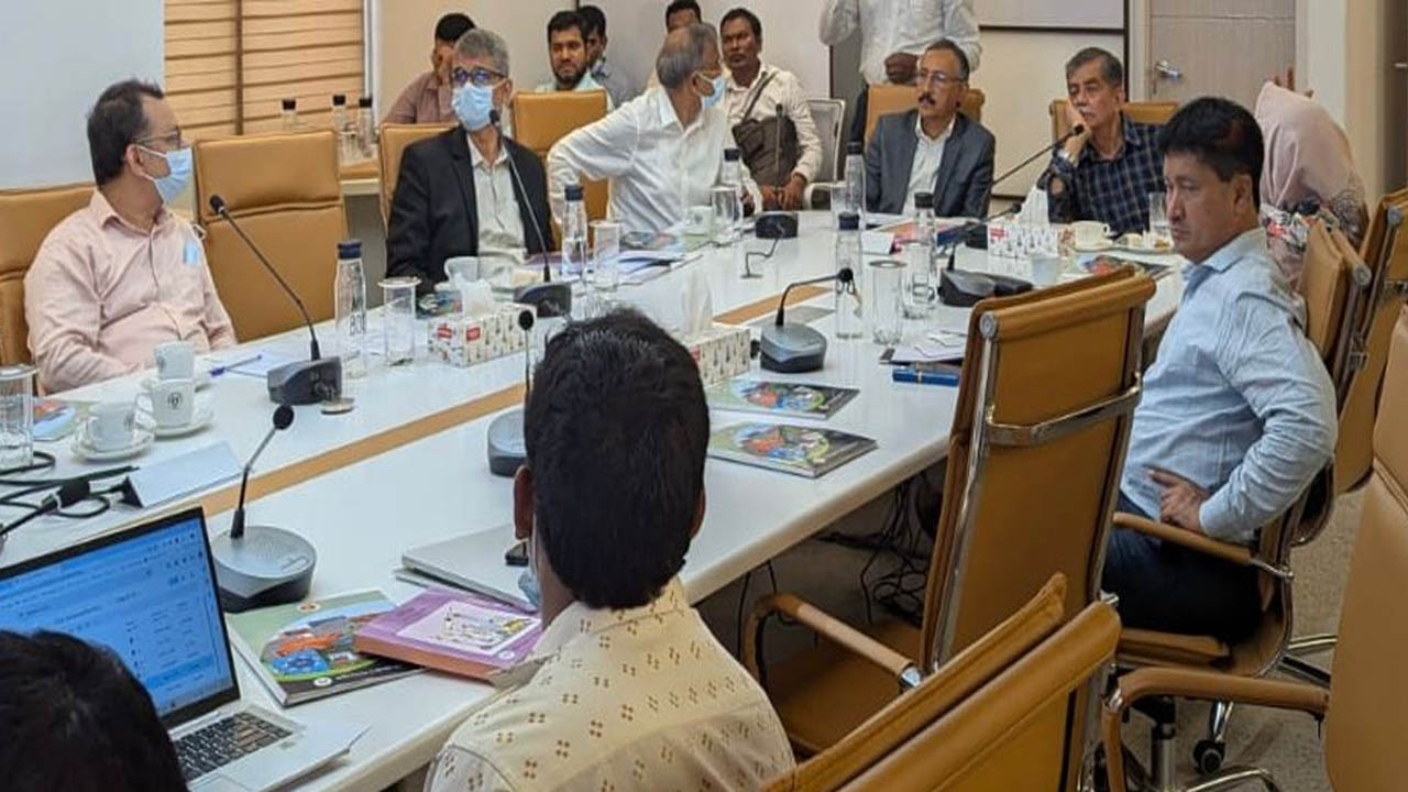 নির্ভুল পাঠ্যবই ছাত্রছাত্রীদের হাতে তুলে দিতে সরকার বদ্ধপরিকর
