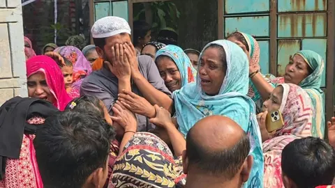 রূপগঞ্জে ট্রাক-অটোরিকশা সংঘর্ষে নিহত ২