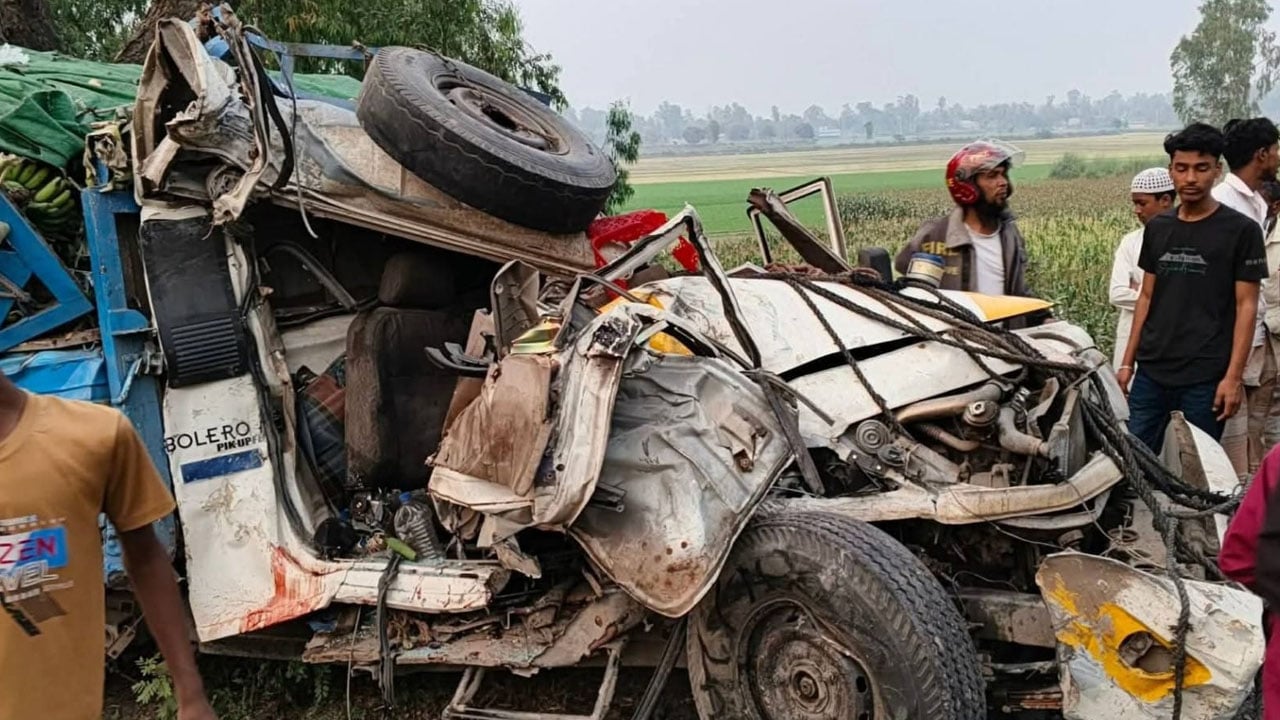 সিরাজগঞ্জে বাস-পিকআপ সংঘর্ষে চালক নিহত