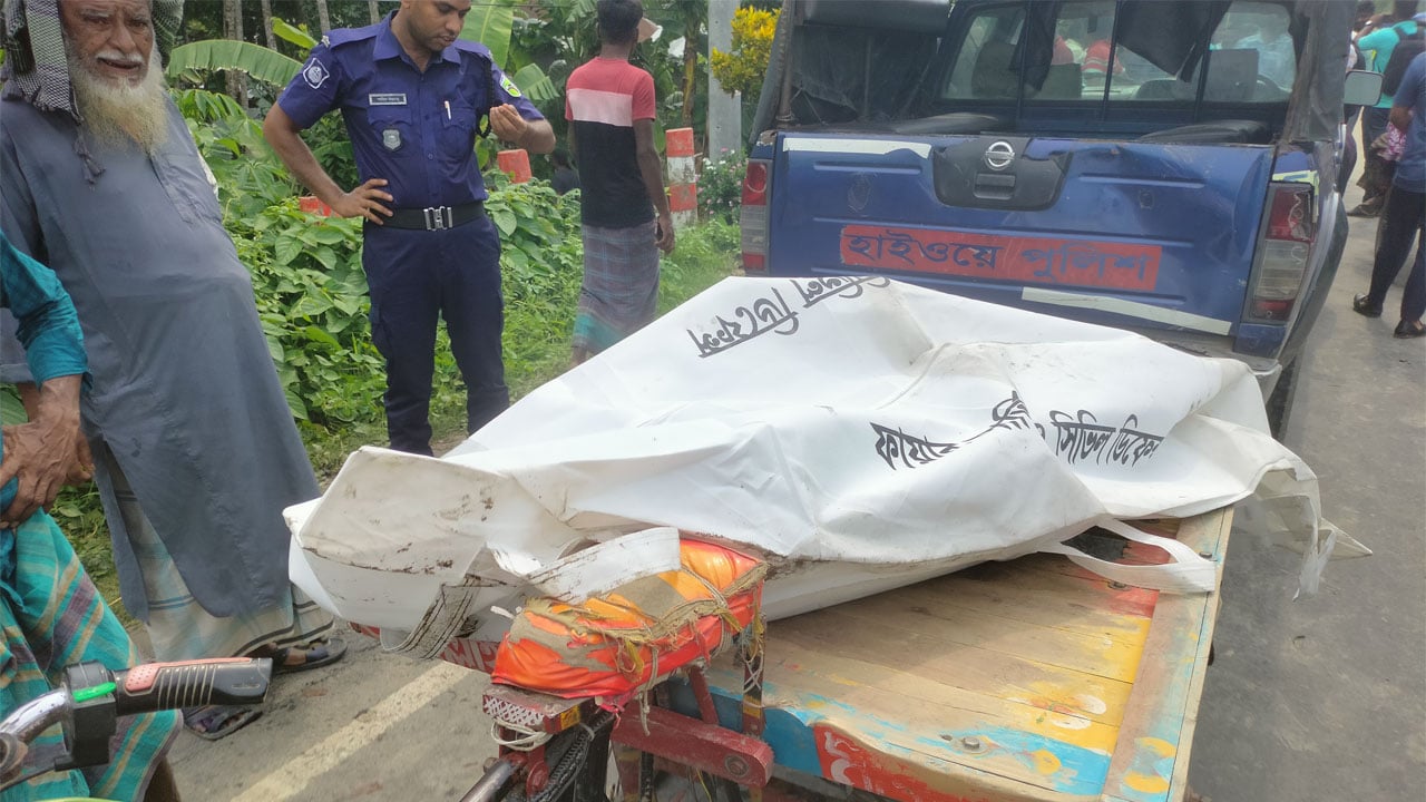 কালুখালীতে গরুবাহী ট্রাক খাদে, ২ ব্যবসায়ী নিহত