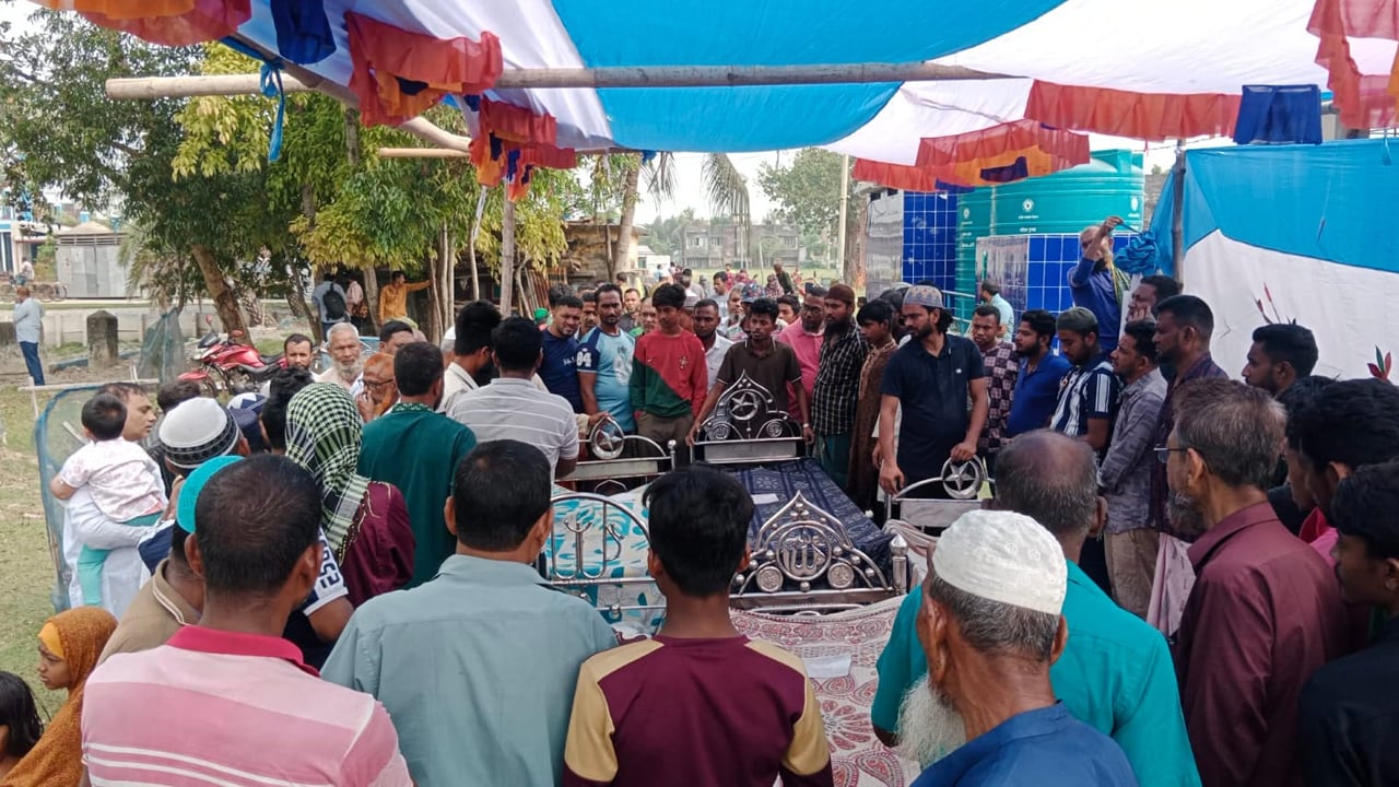 রামপালে সড়ক দুর্ঘটনায় ১৪ লাশ পরিবারের কাছে হস্তান্তর