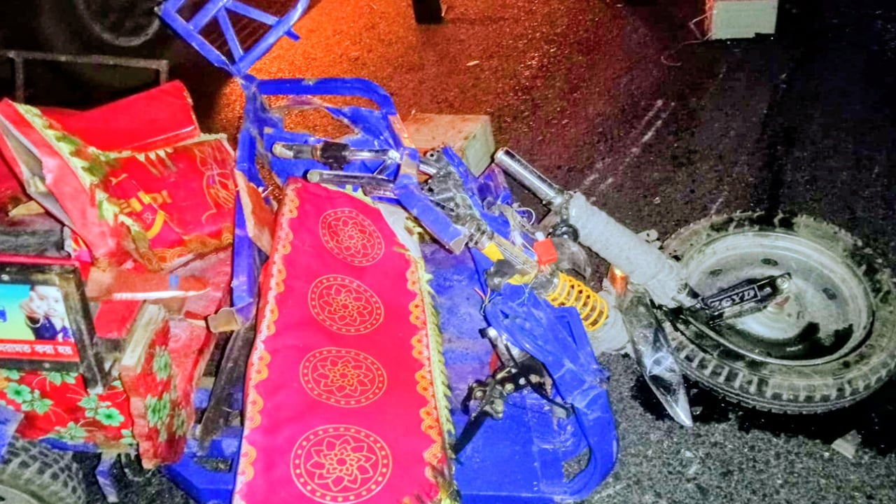 পত্নীতলায় ডাম্প ট্রাকের চাপায় নিহত ২