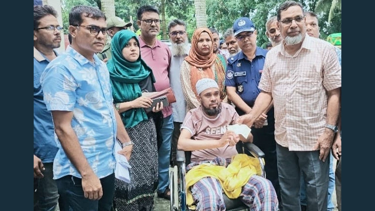 আদমদীঘিতে অসহায় ৫০ জন পেলেন ৫ লাখ টাকার অনুদান