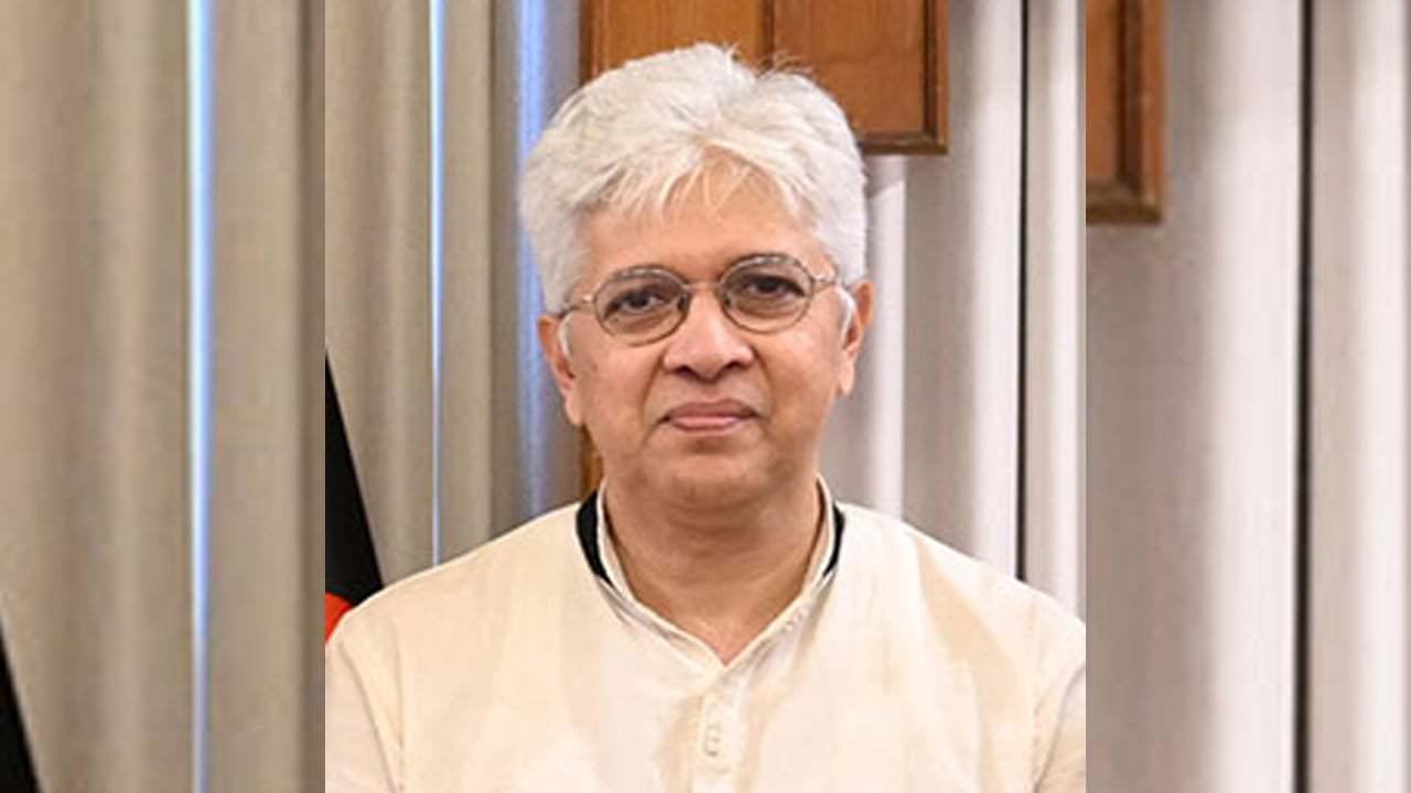 হাসিনার আমলের মতো সাবেক উপদেষ্টা আদিলুরকে বিমানবন্দরে হয়রানি