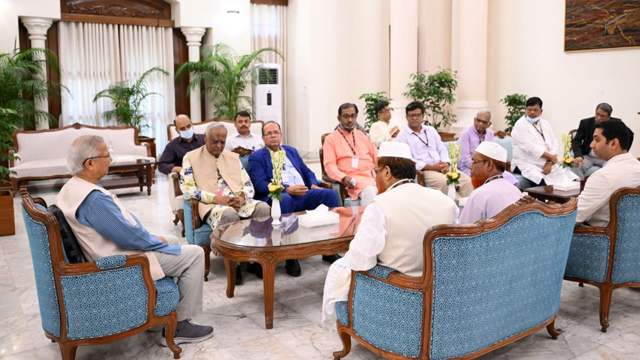 প্রধান উপদেষ্টার সঙ্গে বৈঠকে ১৪ রাজনৈতিক দল-জোট