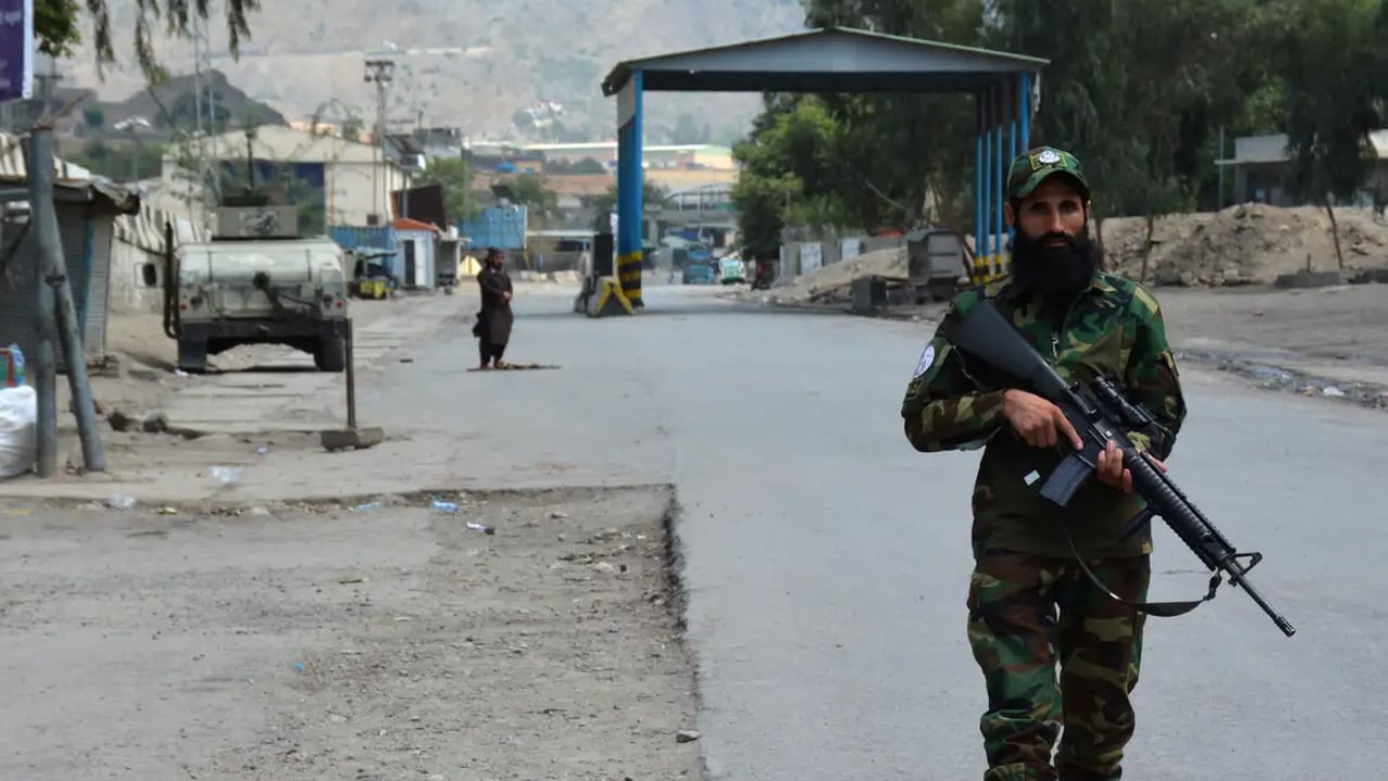 পাকিস্তানের হামলার পাল্টা জবাব দেওয়ার হুঁশিয়ারি আফগানিস্তানের