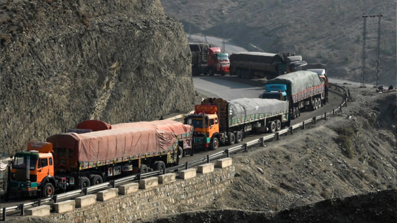 পাকিস্তান-আফগানিস্তানের মধ্যে বাণিজ্য কমল ৪০ শতাংশ