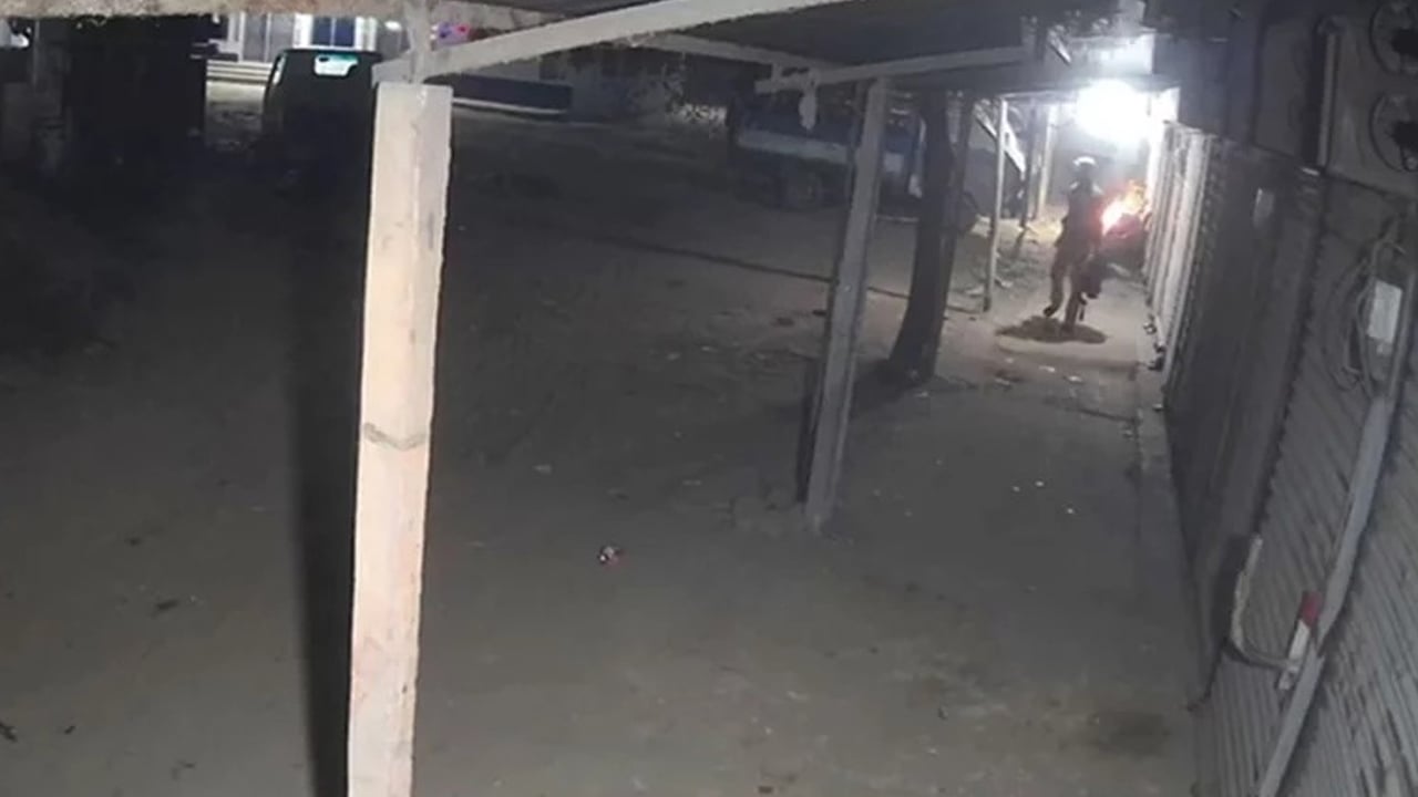 ককটেল ফাটিয়ে ও গুলি করে এজেন্ট ব্যাংকিংয়ের ২৪ লাখ টাকা ছিনতাই