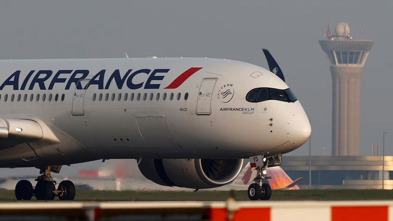 ক্ষেপণাস্ত্র হামলার মুখে আমিরাত পৌঁছানোর আগে ফিরে গেল ফরাসি বিমান