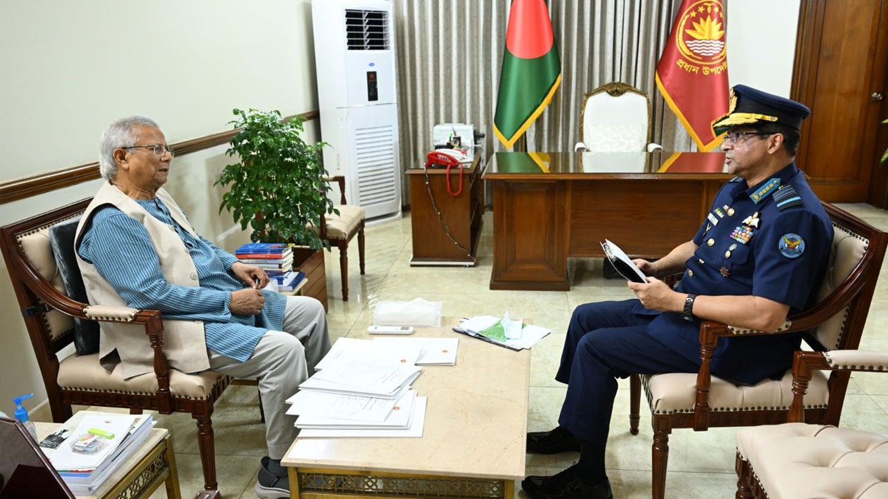 প্রধান উপদেষ্টার সঙ্গে বিমানবাহিনী প্রধানের সাক্ষাৎ