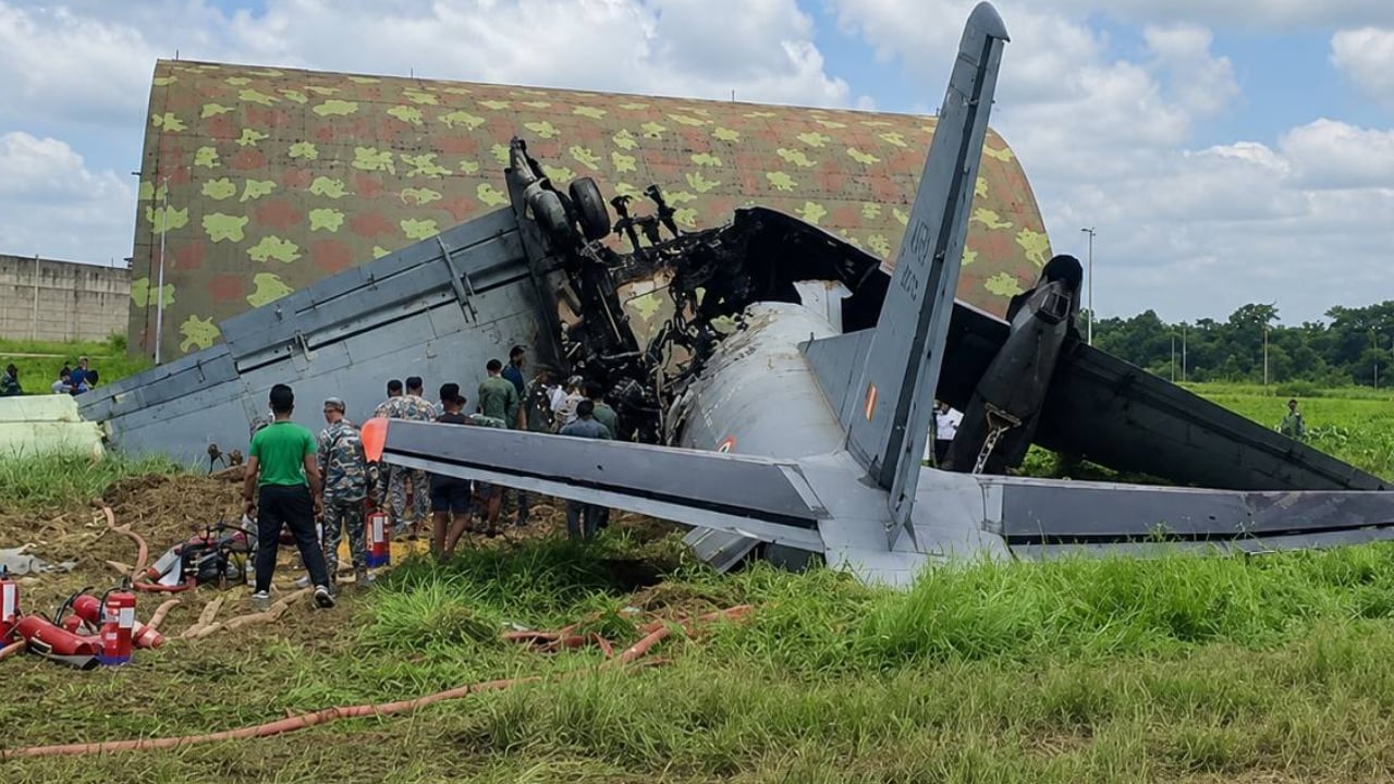 ভারতে বিমান বাহিনীর পরিবহন বিমান বিধ্বস্ত হয়ে নিহত ৫