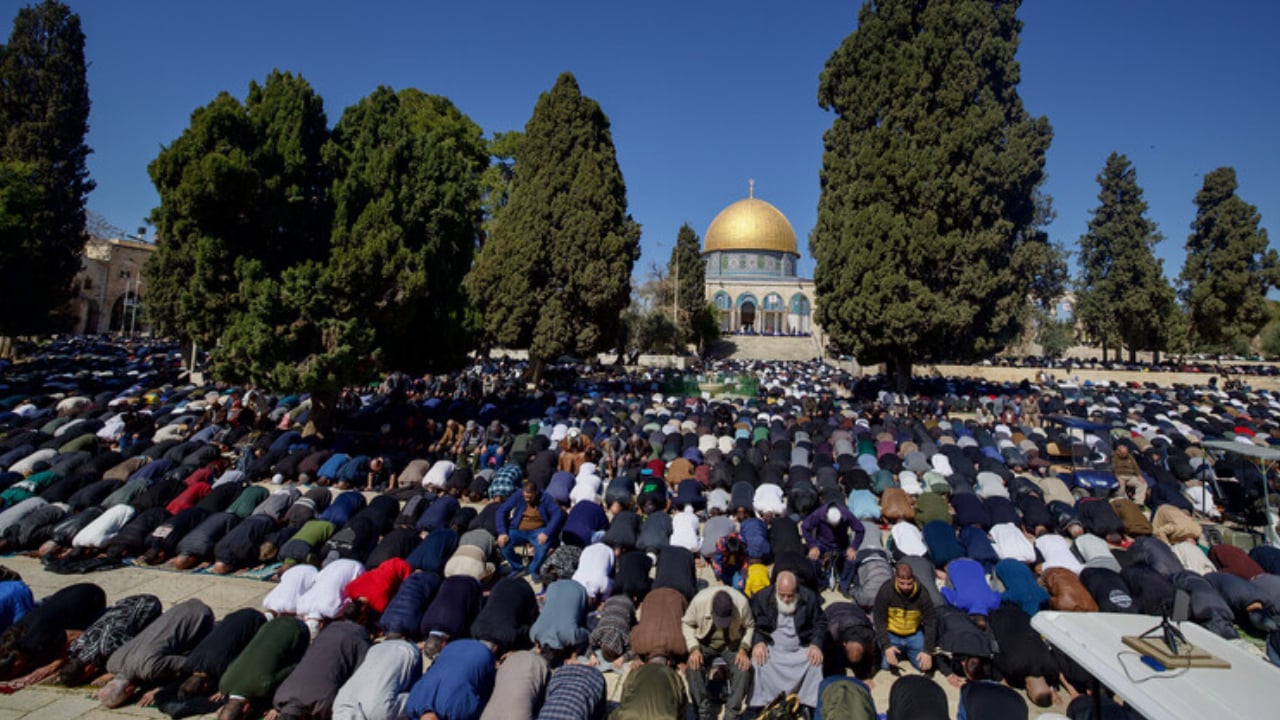 নিধেষাজ্ঞার পর ফের খুলল আল-আকসা মসজিদ