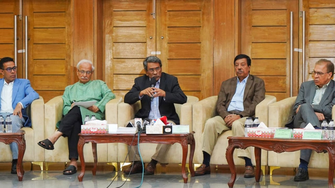 কমিশন জোর করে কিছু চাপিয়ে দিবে না: আলী রীয়াজ