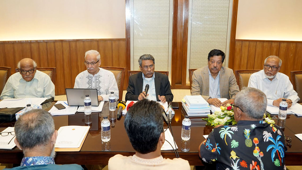 ‘ফ্যাসিস্ট শাসকের পলায়নে গণতন্ত্রের প্রাথমিক বিজয় নিশ্চিত হয়েছে’