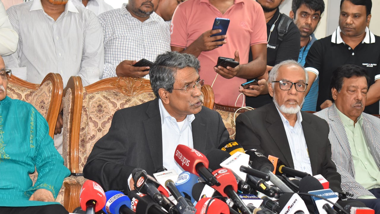 ‘এনসিসির পরিবর্তে নতুন প্রস্তাব, প্রধানমন্ত্রীর মেয়াদকাল নিয়ে ঐকমত্য হয়নি’