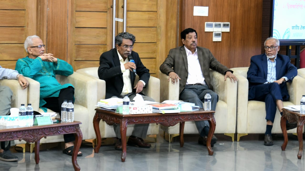 সাংবিধানিকভাবে সমতার মর্যাদায় নারীকে অধিষ্ঠিত করা দরকার: আলী রীয়াজ